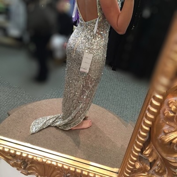 dress - Picture 2 of 3